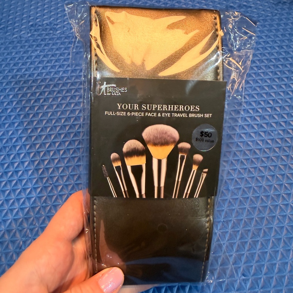 Black and Silver 6-Piece IT Makeup Brush Set